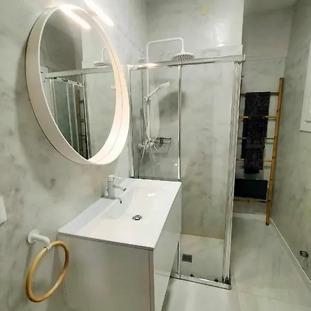 Center Twobedroom Flat Apartment *